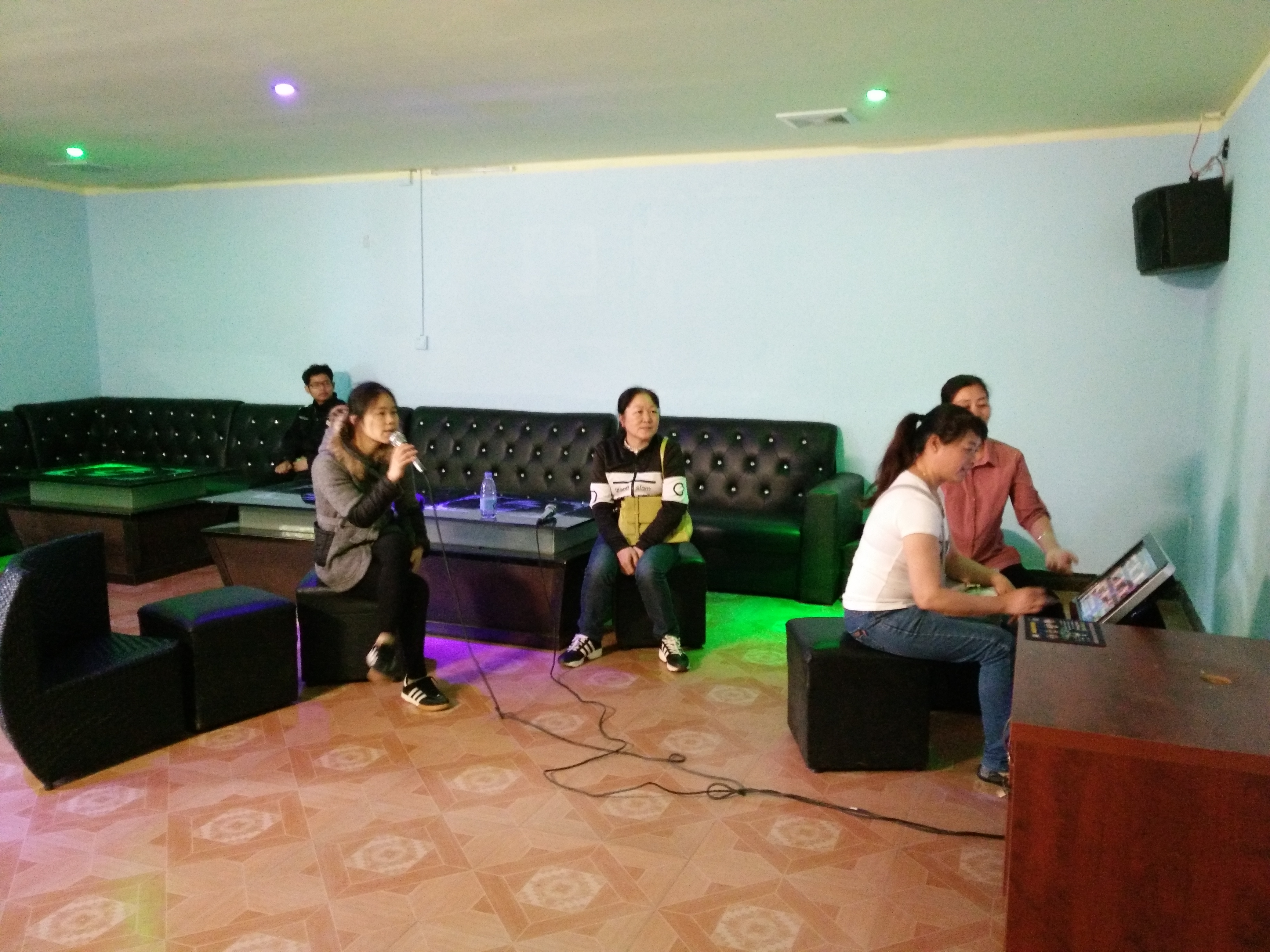 自由运动 唱歌.jpg